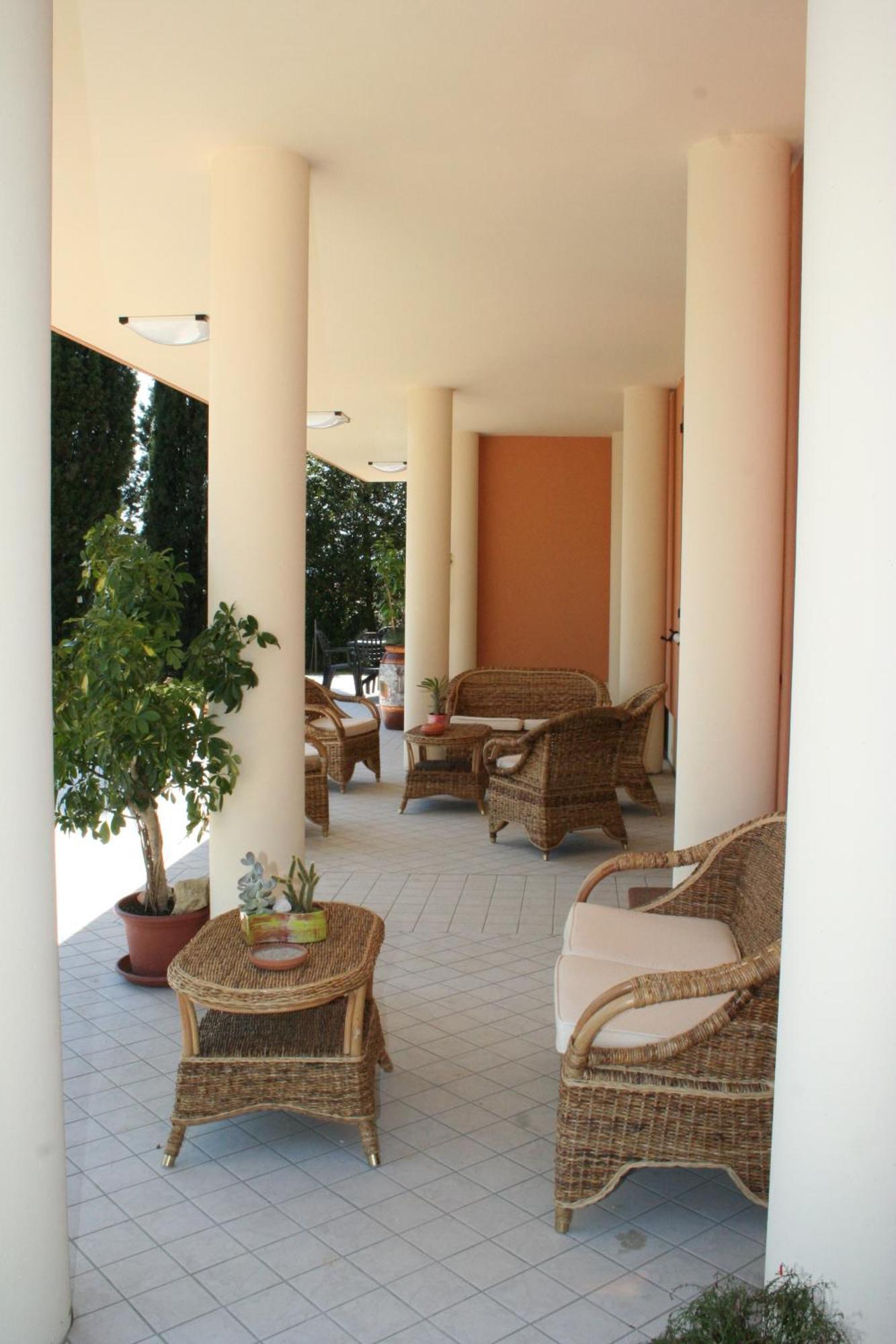 Residence Villa Degli Ulivi Бертиноро Екстериор снимка