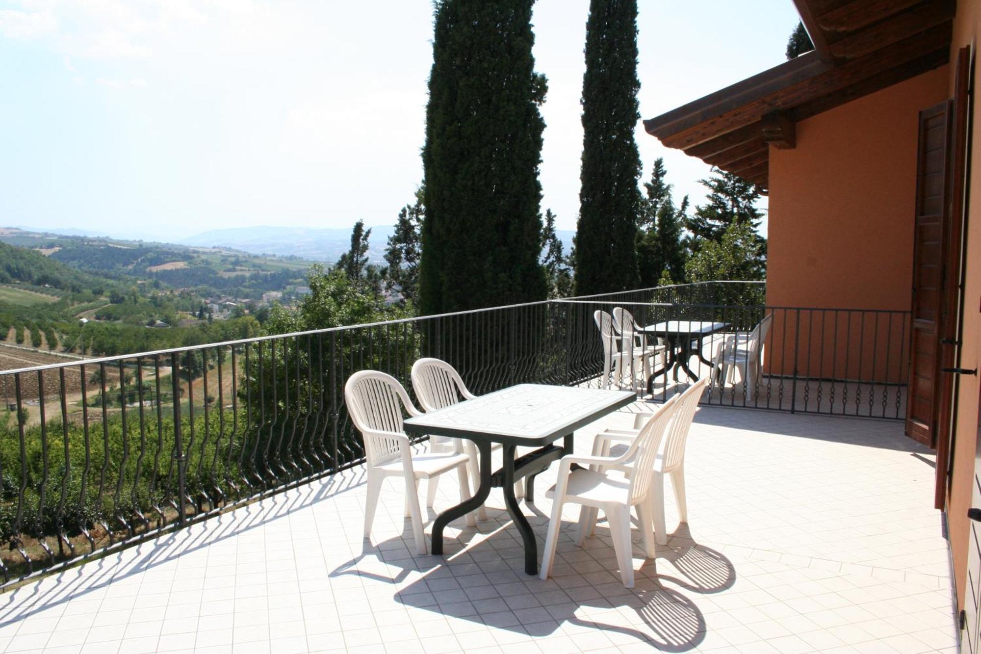 Residence Villa Degli Ulivi Бертиноро Екстериор снимка