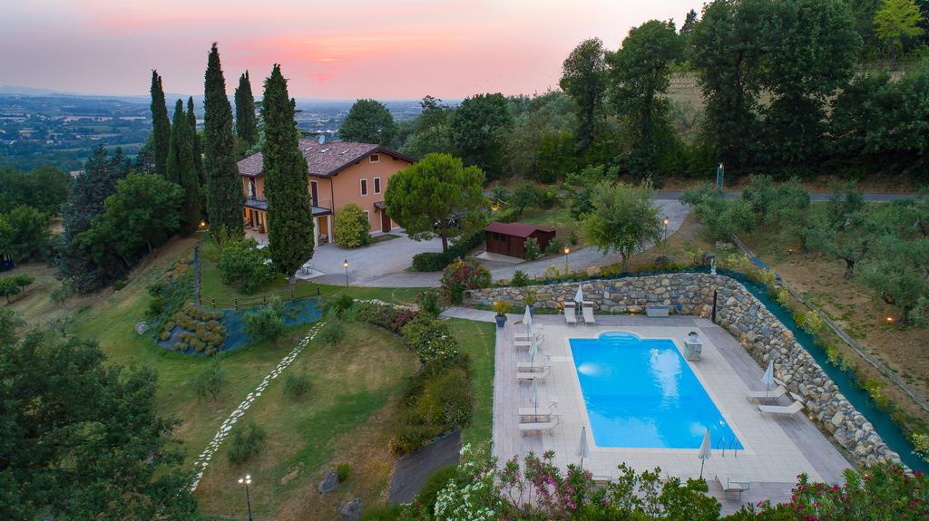 Residence Villa Degli Ulivi Бертиноро Екстериор снимка