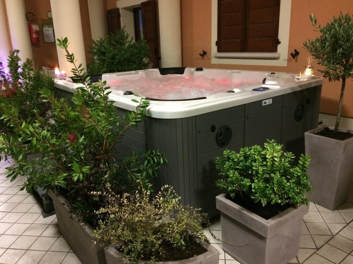 Residence Villa Degli Ulivi Бертиноро Екстериор снимка